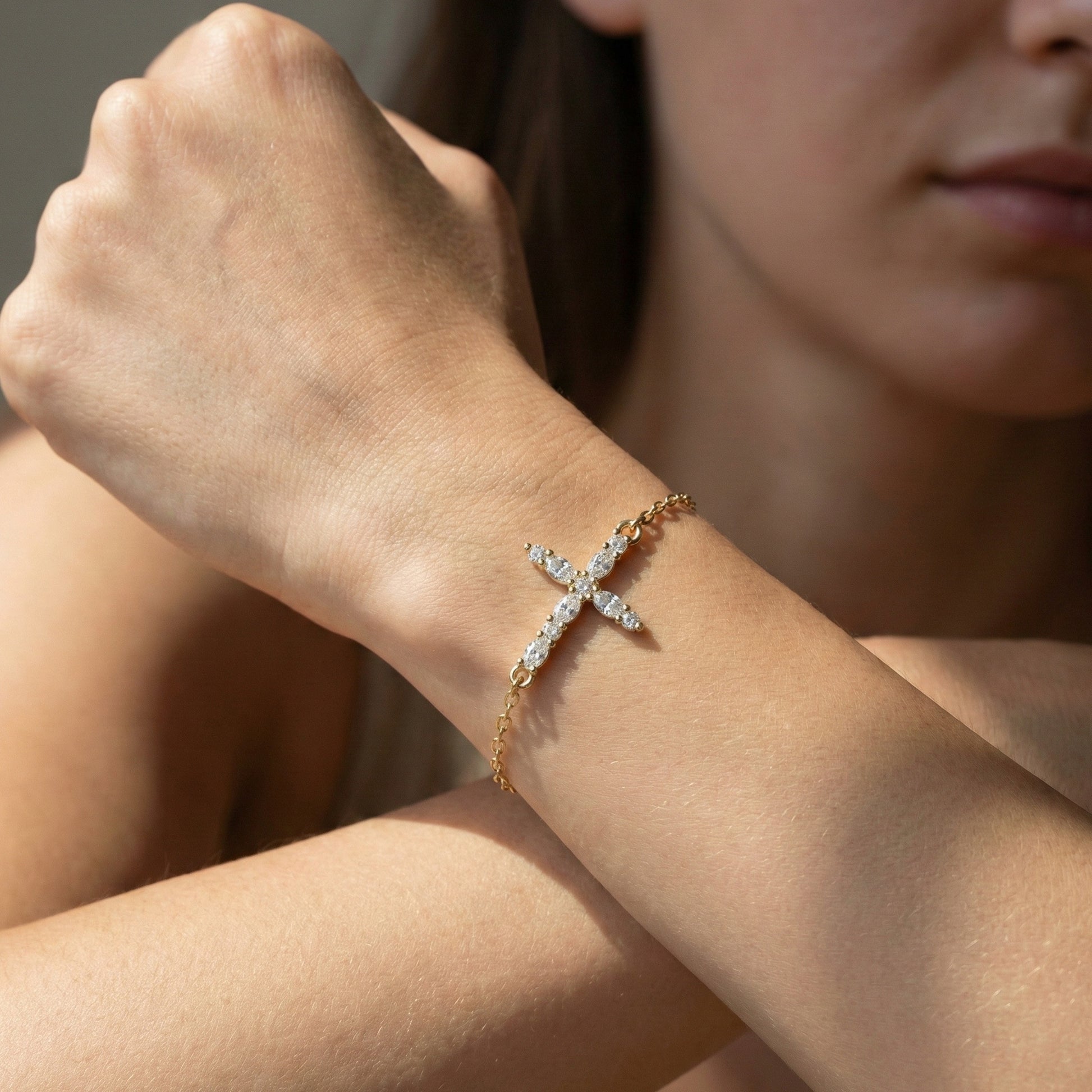 Sparkling Oval Cluster Cross Chain Bracelet in 14K Solid Gold, 0.75 TCW Oval Cut Lab Grown Diamonds, Faith Bracelet, Birthday Gift for Her