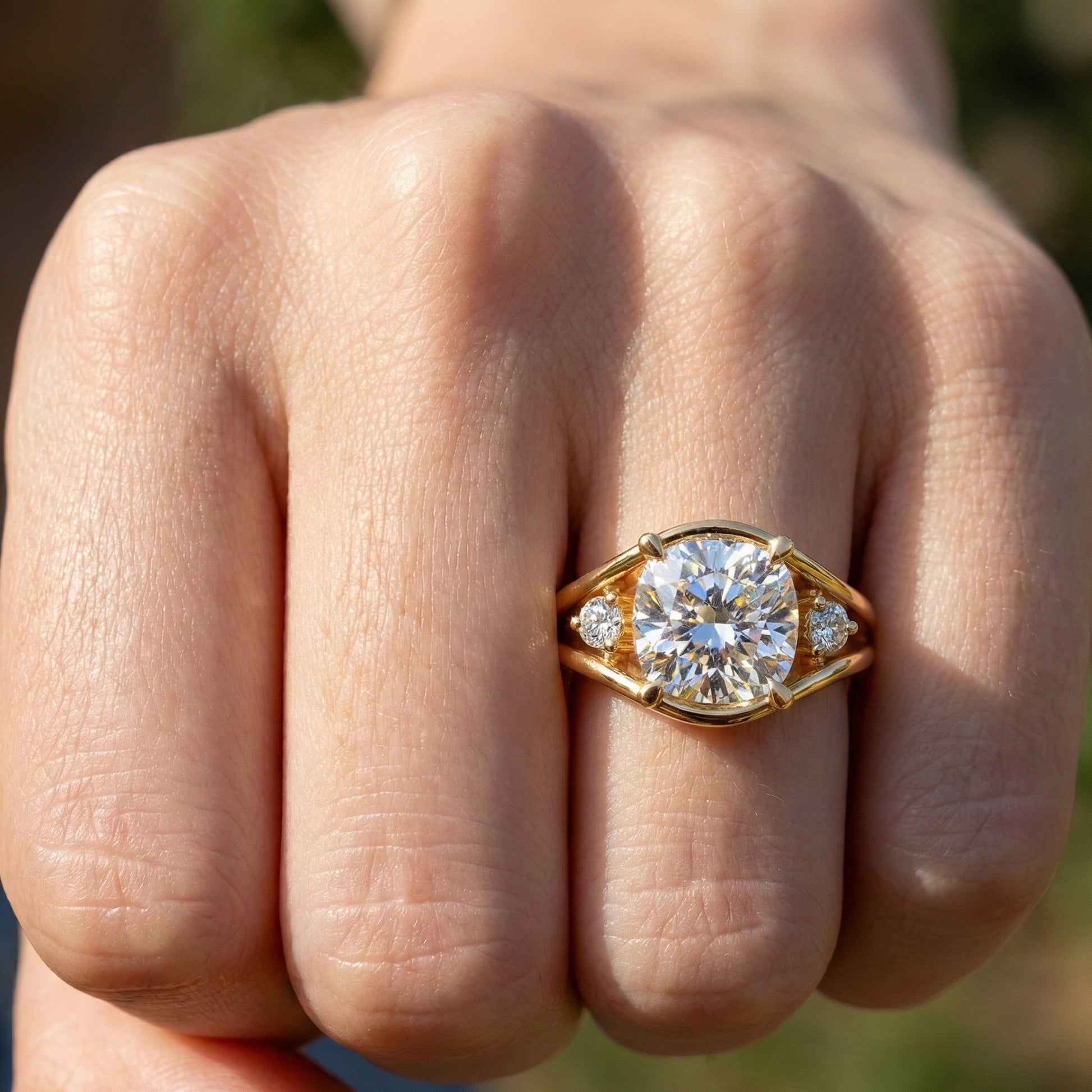 Modern Split Shank Three Stone Wedding Ring in Lab Grown Diamond – 14k Solid Gold, Luxurious GIft for Women, Everyday Jewelry