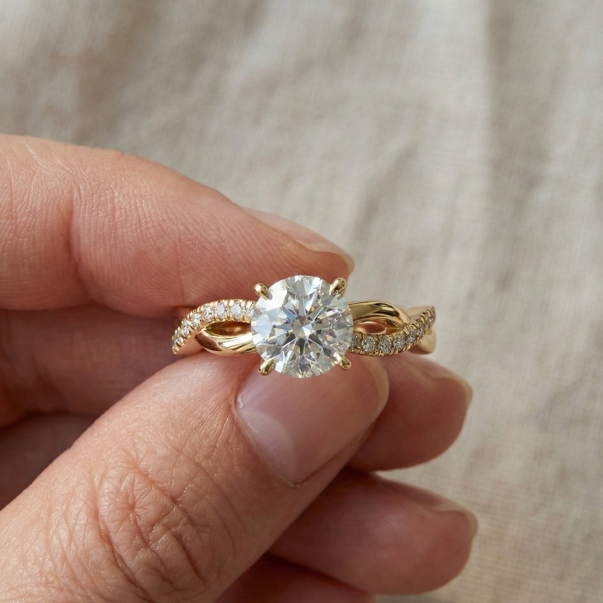 Twisted Band Pave Engagement Ring in Solid 9k/14k Gold, Anniversary Gift for Wife, Braided Pave Band Wedding Ring