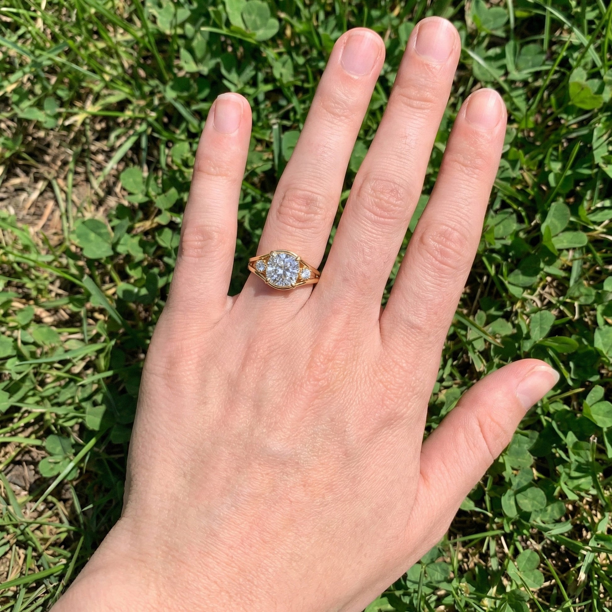 Modern Split Shank Three Stone Wedding Ring in Lab Grown Diamond – 14k Solid Gold, Luxurious GIft for Women, Everyday Jewelry