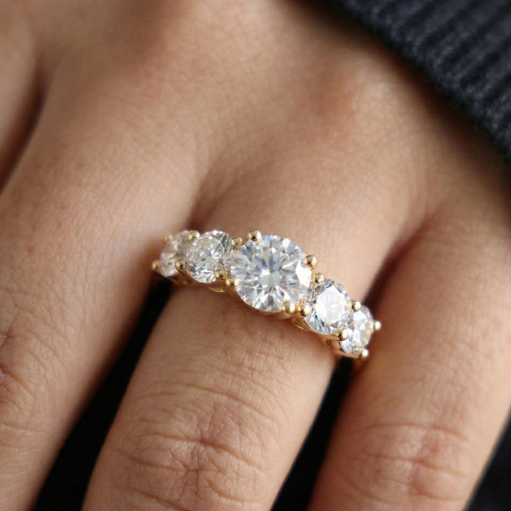 Seven Stone Graduated Prong Set Eternity Wedding Band in 14k Solid Gold, 4.61 TCW Round Cut Lab Grown Diamonds, Anniversary Gift for Wife, Everyday Wedding Band