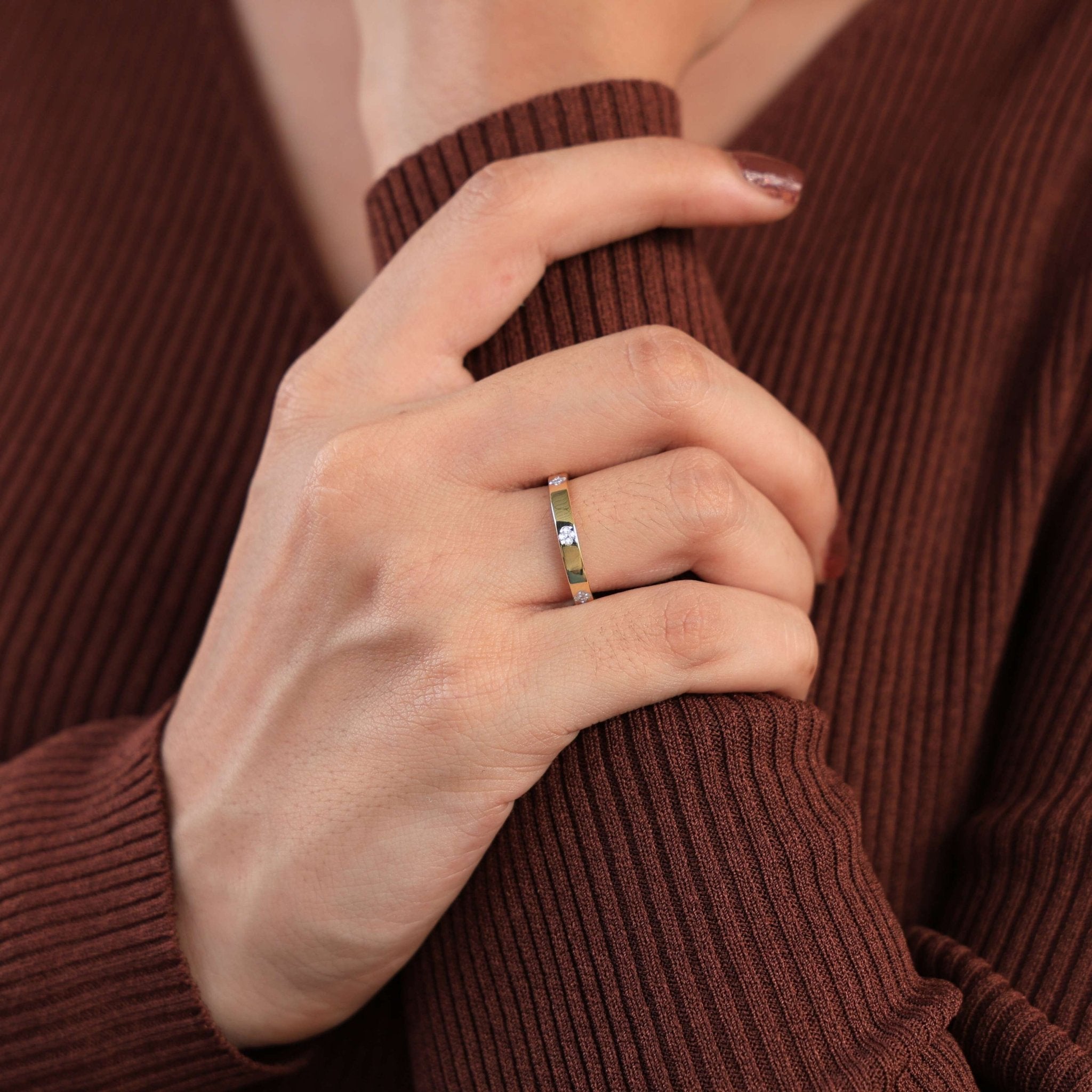 Oval Solitaire & Curved Band Bridal Ring Set in Lab Diamond – 14k Solid Gold, Bridal Jewelry, Anniversary Gift for Her - Shoora Designs