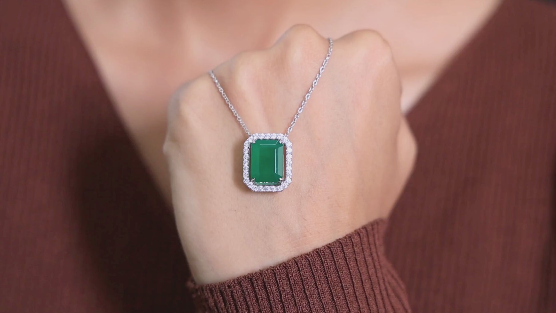 5.00 CT Emerald Cut Green Gemstone Halo Pendant in Lab Diamond – 14k Solid Gold, Unique Gift for Her, Everyday Jewelry